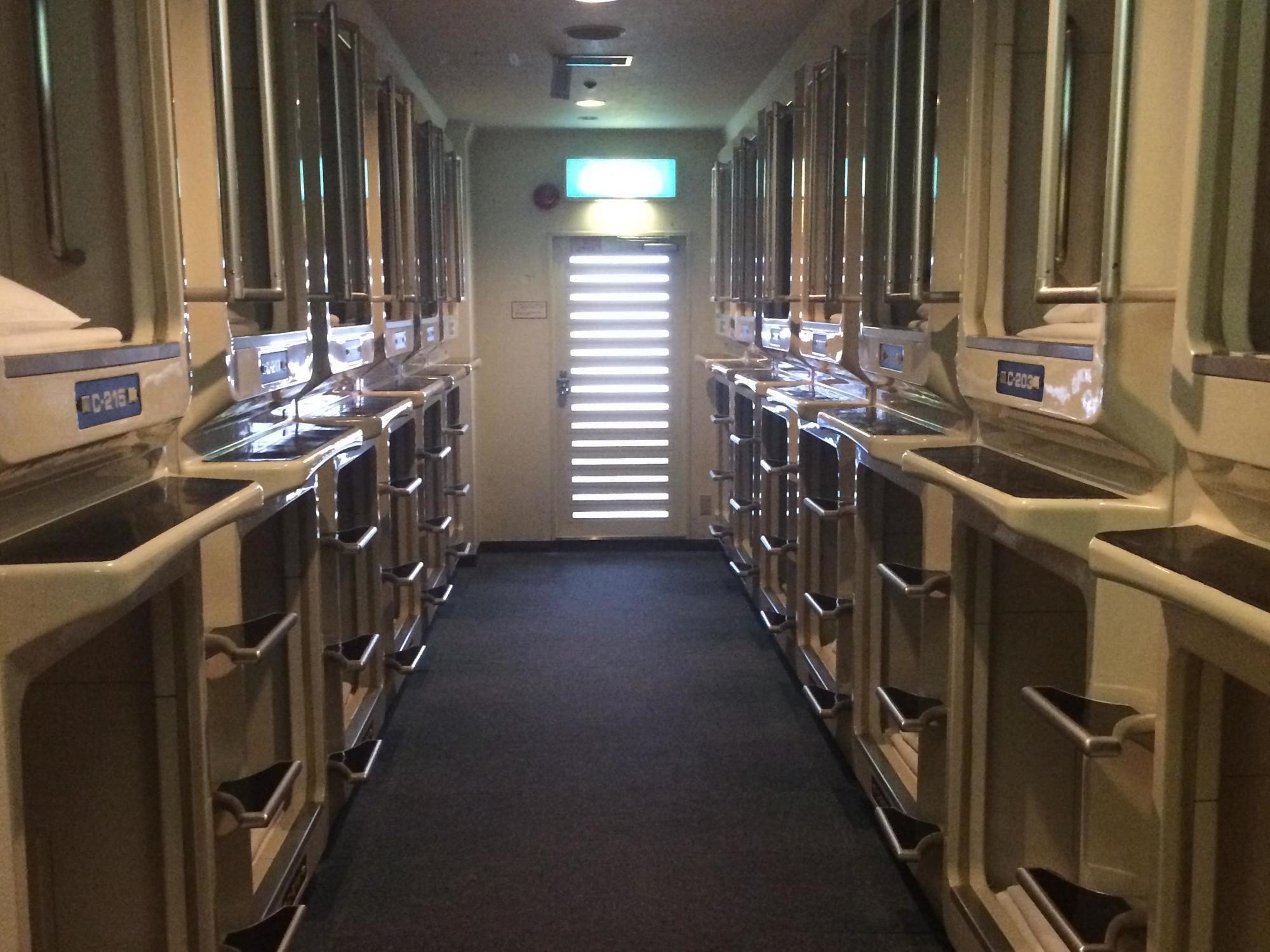Capsule Hotel Asahi Plaza Shinsaibashi Ōsaka Eksteriør bilde