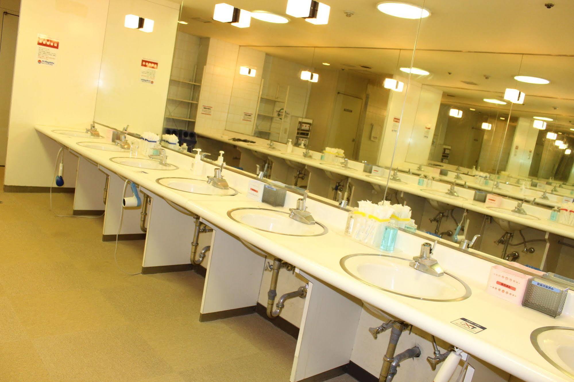 Capsule Hotel Asahi Plaza Shinsaibashi Ōsaka Eksteriør bilde