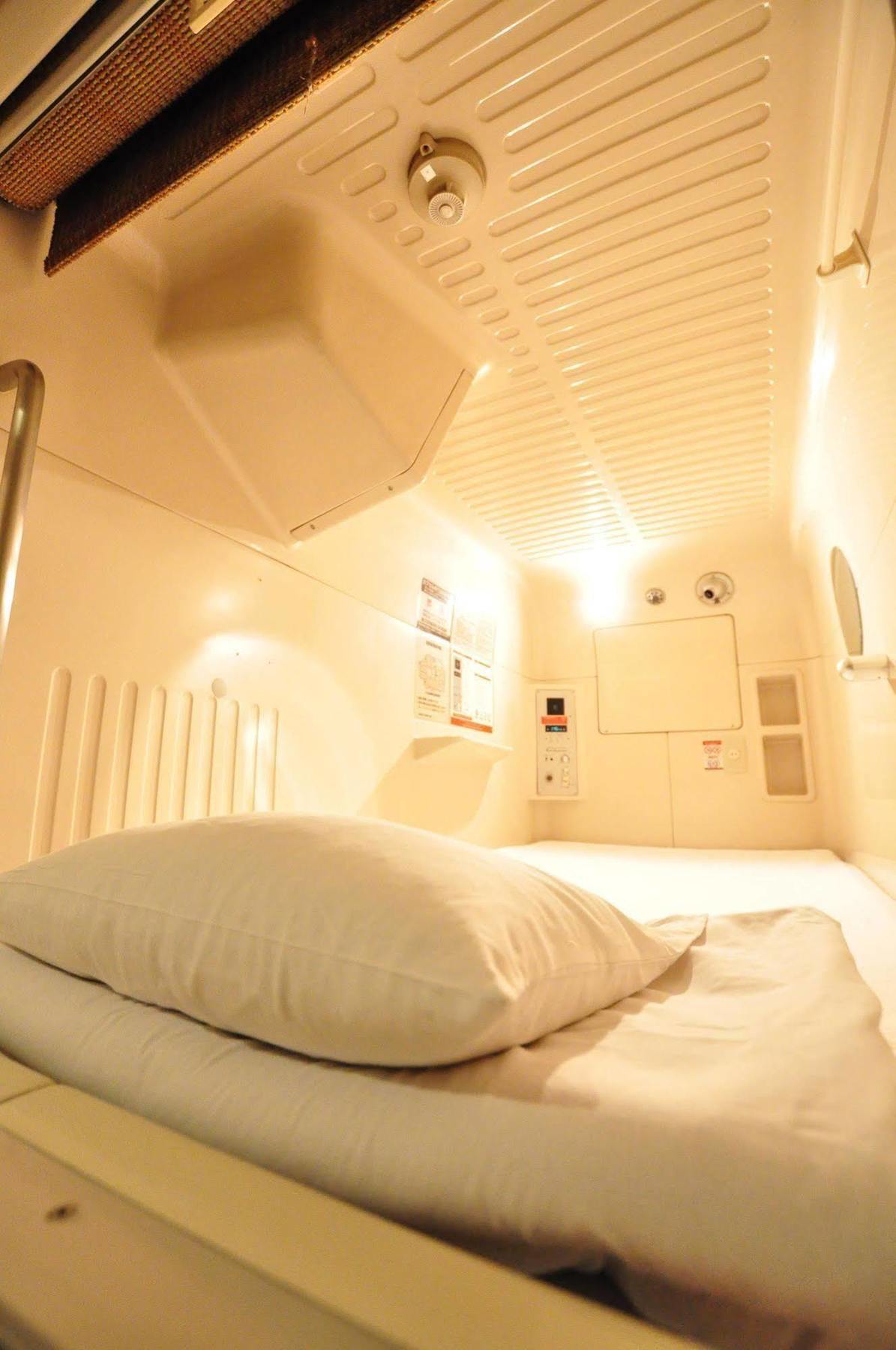 Capsule Hotel Asahi Plaza Shinsaibashi Ōsaka Eksteriør bilde